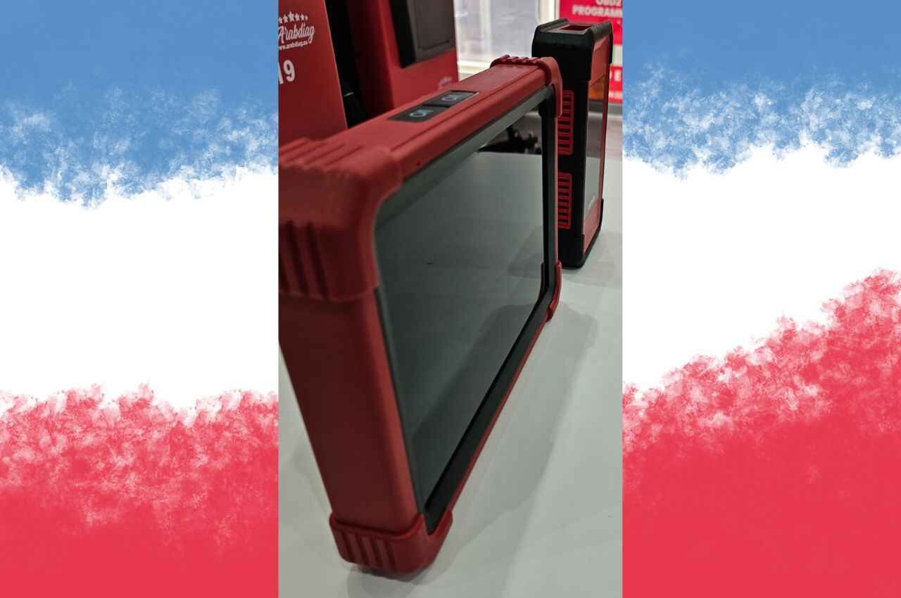 جهاز برمجة وإصلاح الشاحنات